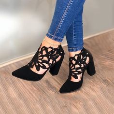 Femme Bottes Chaussures en daim Grandes Tailles Sandales Bottes Bottes d'été Extérieur Bureau du quotidien Bottines Bottines Eté Talon Bottier Bout pointu Elégant Sexy Marche Daim Fermeture Couleur de 2023 ? CAD $59.99 Heels Chunky Heel, Summer Women Shoes, Summer Boots Ankle, Thick High Heels, Heels Elegant, Womens Suede Boots, Heels Chunky, Summer Boots, Chunky Heels Sandals