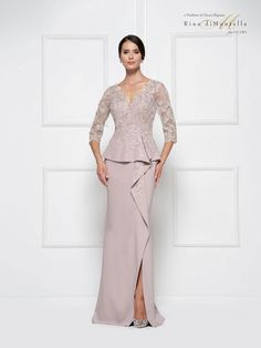 This exquisite evening dress is a gorgeous choice for events such as weddings, proms, or... Mog Dresses, Style Long Dress, Mothers Gowns, Peplum Gown, Colors Dress, Bride Gown, Long Evening Gowns, Perfect Prom Dress, Lace Peplum