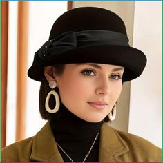 Find Out How to Keep Thigh-High Boots Up. Stop Your Thigh-High Boots From Falling Down With Our Handy Tips and Hacks. Classy Hats For Women, Black Fedora Hat Outfit, French Hats For Women, Fedora Hat Outfits, Fedora Hat For Women, Elegant Hat, Black Fedora Hat