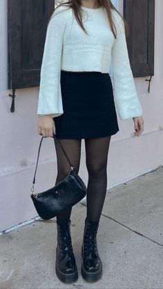 Inhaler Outfit, Black Skirt Outfit Fall, Black Skirt Outfit Winter, Black Stockings Outfit, Mini Skirt Fall Outfit, Black Sheer Tights, Japan Ootd, Aesthetic Winter Outfit, Black Mini Skirt Outfit