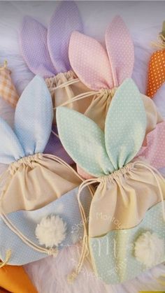 Easter Crafts Sewing, Fun Easter Crafts, Easter Hats, Bunny Bags, Easter Blessings, Small Sewing Projects, Patchwork Bags, Diy Sewing Projects, Easter Fun