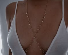 Jóias Body Chains, Bra Jewelry, Chain Outfit, Body Necklace, Gold Body Chain, Sparkle Top, Belly Jewelry