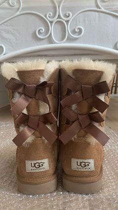 Uggs Boots Aesthetic, Food Ideas For Thanksgiving, Gift Ideas For A Boyfriend, Food Ideas For Christmas, Thanksgiving Food Recipes, Halloween Costumes Spooky, Girly Essentials, Ugh Boots