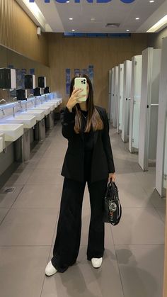 Black Smart Casual Women, Uni Outfits Casual, Semiformal Outfit, Casual Outfits Black, Work Event Outfit, Event Outfit Ideas, Outfit Elegantes, Classy Business Outfits, Casual College Outfits