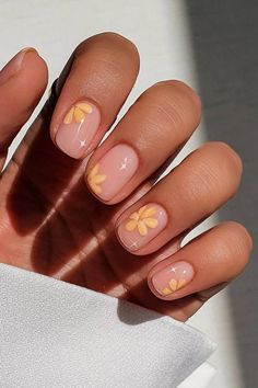 Spring Nails 2023, Emerald Nails, Minimal Nails Art, Short Gel Nails, Cute Spring Nails, Minimal Nails, Nails 2023, Manicure Y Pedicure