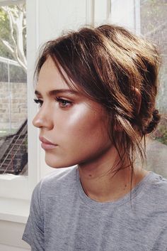 eyes and glow Minimal Makeup Look, Minimal Makeup, Dewy Skin, Makeup Trends, Messy Bun, The Window