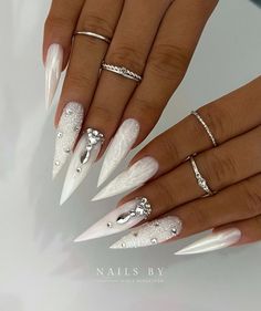 White Stiletto Nails, Occasion Nails, Stilleto Nails Designs, Milky Nails, Pointy Nails, White Glitter Nails, Pedicure Manicure, Homecoming Nails Acrylic