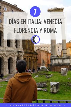 a man standing in front of an ancient building with the words 7 disas en italia - venecia fiorenia y roma