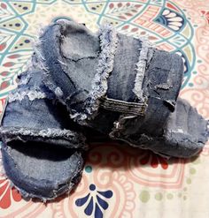 Custom Shoes Ideas, Cozy Shoes, Upcycle Clothes Diy, Pretty Sandals, Denim Inspiration, Fasion Outfits, Black Men Street Fashion, Shoes Ideas