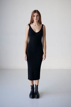 Mid-length dress in merino wool with scooped back, sweetheart neckline, and seashell ribbed bustier. Scoop Neck Ribbed Dress For Night Out, Ribbed Scoop Neck Dress For Night Out, Chic Evening Midi Dress With Scoop Neck, Elegant Ribbed Bodycon Dress With Scoop Neck, Chic Ribbed Bodycon Dress With Scoop Neck, Fitted Ribbed Midi Dress With Straight Neckline, Chic Bodycon Dress With Scoop Neck, Mid Length Dresses, Sweetheart Neckline