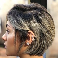 Easy Pixie Bob Hairstyle Blonde Highlights Short Hair, Pixie Bob Hairstyles, Haircut Tip, Short Hair Highlights, Blond Balayage, Long Pixie Cuts, Cute Short Haircuts, Super Short Hair, Short Layered Haircuts