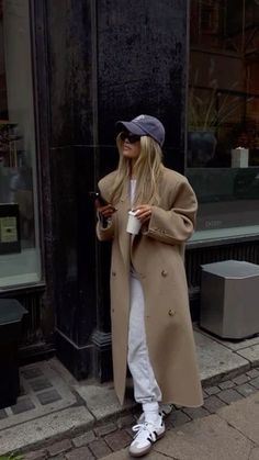 Winter Athleisure Outfits 2024, Kati Core, Nz Outfits, Samba Styling, Mum Vibes, Euro Winter, Wfh Outfits, Winter Nyc, Stile Blair Waldorf