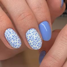 Meg | Luminary + Nail Art on Instagram: "This blue is everything 😍  #floralnails #bluenails #gelnails #handpaintednailart #coloradonails #coloradonailtech #luminarynailsystems #nailsnailsnails" Luminary Nails Short, Cute Nails With Designs, Blue Summer Nails Short, Hydrangea Nails, Short Blue Nail Designs, Floral Gel Nails, Cute Nail Designs Short, Lake Nails, Blue Floral Nails