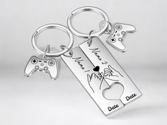 🌟 Add a touch of uniqueness to your keys with our Stainless Steel Hook Patterned Double Keychain! Made from high-quality stainless steel, this keychain is both stylish and durable. Customize it with your special message or initials to make it truly yours. Perfect as a gift or a treat for yourself! 🎁 Personalized Silver Keychain For Personal Use, Personalized Silver Keychain, Personalized Silver Keychain Gift, Customized Black Keychain For Gift, Customized Black Keychains For Gifts, Silver Metal Keychain For Gift, Silver Metal Keychains As Gifts, Silver Metal Keychain As Gift, Customizable Rectangular Keychain As Gift