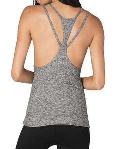 Con el tejido de tinte espacial de Beyond Yoga, el Weekend Traveler Strappy Tank es suave como la mantequilla con un ajuste relajado que tiene sisas bajas y una espalda con correa triangular para un contraste divertido. Esta es una gran pieza de capas para mostrar tu sostén de yoga favorito. 



 Especificaciones


 Material: 94 % poliéster / 6 % elastano

 Longitud: Cintura

 Transpirable: Sí

 Estiramiento: 4 vías

 Mechas Humedad: Si

 Estante de sujetador: No

 Copas removibles: No

 Bolsil Yoga Styles, Space Costumes, Yoga Space, Workout Fits, Types Of Yoga, After Workout, Yoga Tank, Yoga Tank Tops, Vinyasa Yoga