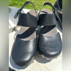 These Are Brand New Clogs Style With Strap Dansko Shoe Never Worn Size 37 Clogs Style, Dansko Shoes, Shoes Brand, Mule Clogs, Mules Shoes, Shoe Brands, Clogs, Women Shoes, Brand New