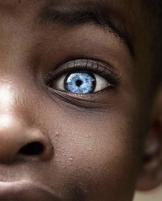 Black Person With Blue Eyes, Blue Eyes Aesthetic, Dc Oc, Eyebrow Extensions, Dark Blue Eyes, Hogwarts Dr, Light Blue Eyes, Bright Blue Eyes, Photos Of Eyes