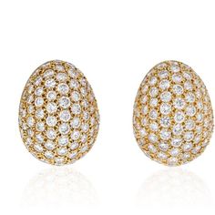 Crafted with utmost precision and boundless elegance, these 18K Yellow Gold Pave Round Diamond Cluster Earrings by Van Cleef & Arpels are a breathtaking marvel. Immerse yourself in the dazzling brilliance of these earrings, adorned with a captivating arrangement of brilliant-cut diamonds.Each oval cluster is meticulously pave-set with these exquisite diamonds, radiating a mesmerizing sparkle that captures every ray of light. The combination of the lustrous 18K yellow gold and the scintillating diamonds creates a harmonious symphony of luxury and sophistication.With their omega backings and post fittings, these earrings ensure a secure and comfortable fit, allowing you to adorn yourself with confidence and grace. The renowned Van Cleef & Arpels signature, accompanied by the prestigious Van Yellow Diamond Earring, Sapphire Diamond Necklace, Emerald Earrings Drop, Van Cleef & Arpels, Black Diamond Earrings, Diamond Cluster Earrings, Van Cleef And Arpels, Bracelet Design, Diamond Drop Earrings