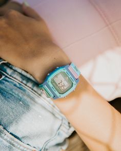 who else has #sharkwatch Sea Glass on their wish list?! 💭⌚✨ 📸: @photosbybrichew _ #beachlife #watchlover #dailywatch #myfreestylewatch #retroaesthetic #digitalwatch #pastels #grwm #trending Shark Clip Watch, Freestyle Watches Sharks, Shark Watch, Glass Shark, 1980's Style, Freestyle Watch, Watch Safes, Sup Accessories, Shark Clip