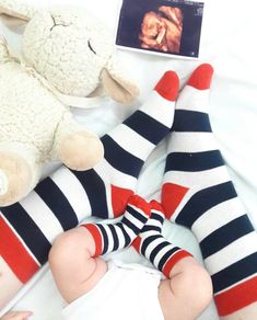 ♡ Matching socks for your family. ♡ Mother Father Child Socks ♡ We have elastic one size fits all that fits every baby/child (up to 3 years) or every adult (women up to 42 / men up to 44). ♡ Made from the finest materials. Stylish and comfortable! ♡ These socks are woven and not printed. ♡ Optimal hold! The socks sit comfortably on the foot and are suitable for small and large feet. ♡ For children, women and men of all ages. An absolute eye-catcher! ♡ 80% cotton 17% polyamide 3% elastane ♡ Pleas Socks Family, Family Clothing Sets, Papa Baby, Mom Dad Baby, Matching Socks, First Mothers Day Gifts, Baby Christmas Gifts, First Mothers Day, Baby Family