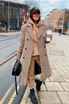 Comfy Fall Outfits, Ny Outfits, New York Outfits, Outfit Chic, City Outfits, Paris Outfits, Trendy Fall Outfits, Looks Street Style, Street Style Trends