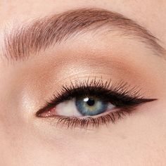 Long-lasting, blendable black-brown and nude eyeliner duo for SUPER EYES! Eyeliner No Eyeshadow, Light Homecoming Makeup, Smokey Eye Makeup For Blue Eyes, Natural Eye Makeup For Blue Eyes, Nude Smokey Eye Makeup, Nude Eyeshadow Looks, Natural Eye Makeup Looks, Neutral Eyeshadow Looks, Nude Eyeliner