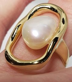 925 Sterling silver gold-plated ring with freshwater pearl.  Materials: Sterling silver, freshwater pearl Size of the ring: US 5  Width of the shank: 2,3 mm Open Pearl Ring, Plated Ring, Gold Plated Rings, Pearl Size, Rings Statement, Freshwater Pearls, Statement Rings, Silver Gold, Jewelry Rings