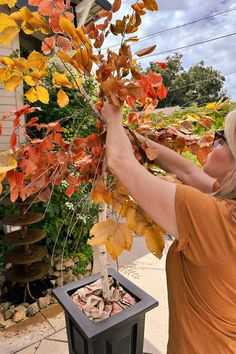 How to Make a Stunning DIY Faux Fall Tree That Looks Real Diy Fall Branches, Faux Fall Planter Ideas, Diy Fall Tree Decor, Faux Fall Tree, Fall Front Steps, Diy Fall Tree, Branch Decor Diy, Shade Pots, Tree Branch Decor Diy