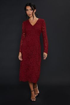 Elegant lace overlay with intricate floral pattern
Flattering V-neckline for a feminine touch
Long sleeves provide versatile coverage
Midi length offers a sophisticated silhouette
Figure-hugging fit accentuates curves
This Dorothy Perkins Petite Lace Long Sleeve Midi Dress is a versatile addition to your wardrobe, perfect for various daytime occasions. The delicate lace fabric adds a touch of romance, while the midi length ensures a refined look suitable for family gatherings or casual outings. Style it with flat pumps and a crossbody bag for a relaxed brunch with friends, or dress it up with ankle boots and statement earrings for a baby shower. The long sleeves make it ideal for transitional weather, allowing you to layer with a lightweight cardigan or denim jacket. For a more casual en Plus Size Jumpers, Chunky Knit Jumper, Flat Pumps, Petite Jumpsuit, Sequin Outfit, Petite Coat, Lace Long Sleeve, Tall Clothing, Lightweight Cardigan