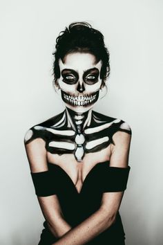 Emmy Lowe Photo Halloween Series Jill Marie Makeup Skeleton Makeup Halloween Makeup Artist, Spooky Makeup, Halloween Chic, Glam Halloween, Halloween 23, The Lovely Bones