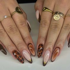 Nails light brown offering an earthy elegance, perfect for autumn style. Light Brown Nails, Ombre Chrome Nails, Acrylic Nails Almond Shape, Gel Nails French, Fall Gel Nails, Nails Now, Girly Acrylic Nails, Brown Nails, Deep Burgundy