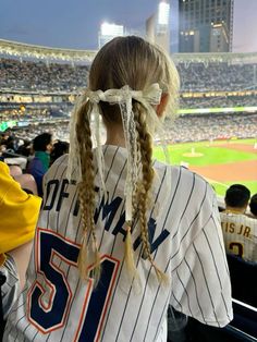 Softball Ribbon Hairstyles, Hairstyles Country Concert, Fun Hairstyles With Braids, Cute Hair For Football Games, College Football Game Day Hair, Cute Field Day Hairstyles, Hair For Football Games Hairstyles, Fb Game Hairstyles, Football Gameday Hairstyles