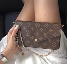 Purse Aesthetic, Best Designer Bags, What Do, Louis Vuitton Purse, Luxury Purses, Fancy Bags, Do You, Lv Handbags, Pretty Bags