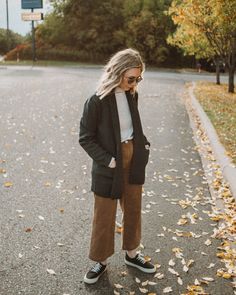 Everlane Wide Leg Pants, Brown Wide Leg Pants Outfit, Cropped Wide Leg Pants Outfit, Wide Leg Cargo Pants Outfit, Karin Emily, Cropped Pants Outfit, Styling Wide Leg Pants, Wednesday Friends, Wide Leg Pants Outfit