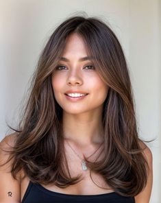 Straight Layered Haircuts Medium, Medium Length Hair Light Layers, Modern Layered Haircuts, Light Layers Haircut Medium, Dream Haircut, Medium Hairstyles For Women, Haircuts With Layers, Medium Length Hair With Bangs