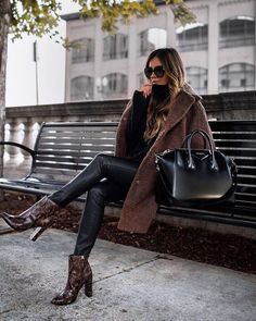 Chocolate Clothes, Leather Pants Outfit, Blogger Inspiration, Coat Street Style, Snakeskin Boots, Motivation Fitness, 가을 패션