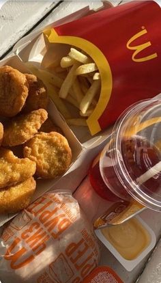 there are some food that is on the table next to a soda and french fries