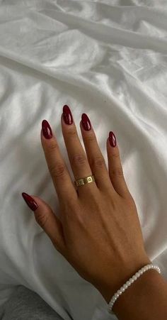 Staycation in Style: Curate a Cozy Fall Retreat with Everlasting | Room Decor Tips | Ever Lasting Blog Dark Red Nails, Wine Nails, Red Acrylic Nails, Classic Nails, Makijaż Smokey Eye, Red Nail, Pretty Acrylic Nails, Cute Acrylic Nails