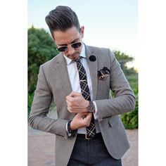 * Reliable quartz time system
 * Classic analogue face design
 * Slim 8mm profile
 * Water resistant: 3ATM Masculine Brown Watch For Formal Occasions, Masculine Formal Watches, Masculine Brown Formal Watch, Masculine Analog Watch For Business, Masculine Business Watch With Analog Display, Strong Legs, 17 Black, Slim Dress, Elegant Man