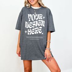 Oversized Gray T-shirt With Graphic Design, Short Sleeve Cotton Sublimation T-shirt With Text Print, Graphic Design Crew Neck T-shirt With Relaxed Fit, Oversized Graphic Crew Neck Top, Relaxed Fit Graphic T-shirt With Crew Neck, Relaxed Fit Crew Neck T-shirt With Graphic Design, Relaxed Fit Short Sleeve Shirt With Graphic Design, Cotton Sublimation T-shirt With Letter Print And Relaxed Fit, Oversized Short Sleeve Shirt With Graphic Design