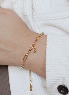 This stylish initial bracelet is the perfect accent to your every day.  It will match up with any outfit, as it features gold-plated paperclip chain. Wear by itself or stack them up for some extra fun. Give someone a gift they will actually use with the simple, yet beautiful letter bracelet. A perfect gift for birthdays, anniversaries and Christmas!  ⭐︎ Details:     ♡ Initial Pendant: Gold Plated 22K       ♡ Bracelet Chain: Gold Plated 18K over Copper (Resistant to tarnish or fading). E X T E N Personalized Gold Paperclip Bracelet, Bracelet Chain Gold, Christmas Details, Initial Bracelet Gold, Alphabet Jewelry, Mom Bracelet, Moms Bracelet, Letter Bracelet, Bracelet Chain