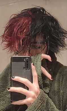 Boy With Dyed Hair, Ftm Haircuts, Emo Hair, Foto Ideas Instagram, Grunge Hair, Attractive People