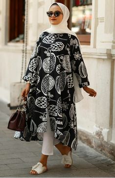 Moslem Fashion, Stylish Short Dresses, Fashion Top Outfits, Hijabi Outfits Casual, Muslim Fashion Dress, Everyday Fashion Outfits, Muslim Fashion Outfits, Designer Dresses Casual