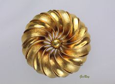 Modernist Gold Brooch For Formal Occasions, Gold Modernist Brooch For Formal Occasions, Modernist Gold Brooches For Gifts, Arrow Jewelry, Gold Everything, Butterfly Pin, Flower Vintage, Vintage Gothic, Abstract Flower