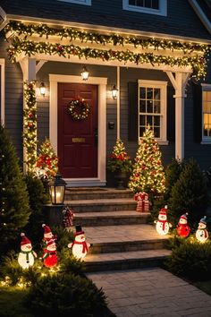 Simple Christmas House Lights, Outside Decor For Christmas, Single Story Christmas Lights, Outdoor Porch Christmas Lights, Christmas Home Outdoor Decor, Christmas Light Decor Ideas Outdoor, Rope Light Christmas Decorations Outdoor, Christmas Decoration Simple, Multicolor Outdoor Christmas Lights