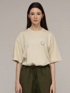 This is a casual and comfortable t-shirt by GRAVER that is made out of high quality and sturdy fabric. With unique design detail and trendy mood, you can style it for your casual and young daily outfit.- Round double ribbed neckline- Urethane graphic print detail- Unisex item Trendy Khaki Crew Neck T-shirt, Sporty Cotton T-shirt For Spring, Cream T-shirt For Summer Streetwear, Beige Short Sleeve T-shirt For Spring, Basic Beige T-shirt For Streetwear, Khaki Crew Neck Tops For Spring, Spring Khaki Crew Neck Top, Trendy Beige Relaxed Fit T-shirt, Casual Cream Short Sleeve T-shirt