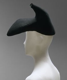 Hat, winter 1937–38 Elsa Schiaparelli (Italian, 1890–1973) Black wool felt Wallis Simpson, Classic Clothing, Game Costumes, Costume Institute, Salvador Dali, Mode Vintage