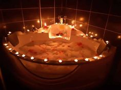 Honeymoon Room Romantic, Hotel Night With Boyfriend, Romantic Bath For Two, Romantic Bath Ideas, Honeymoon Bed, Date Night Ideas Romantic, Romantic Bathtub, Bath Romantic, Desk With Stool