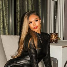 Haute Hair, Hair Affair, Hair Laid, How To Pose, Black Girls Hairstyles, Curled Hairstyles, Blonde Highlights, Pretty Hairstyles, Fall Hair