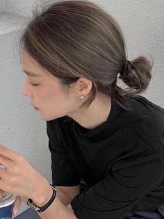 muted smokey highlights hairstyle Ash Light Brown Hair With Highlights, Hair Color Ash Brown Highlights, Short Cool Tone Brown Hair, Asian Hair Dye Ideas Korean, Asian Hair 2023, Korean Hair Short Style, Ashed Brown Hair Color, Shades Of Ash Brown Hair Color, Light Ash Gray Hair Color